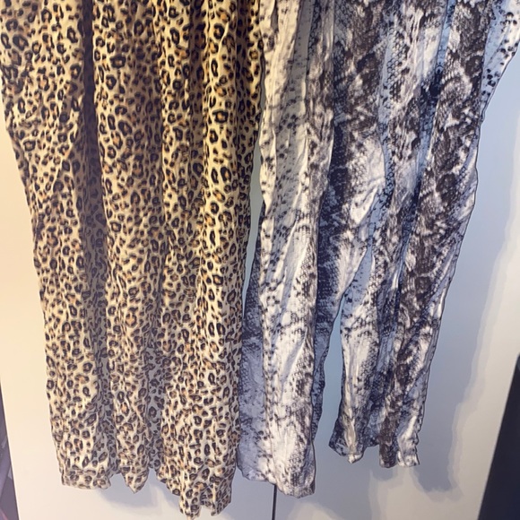 ✨Leopard/Snake Print Jumpsuit Set✨ - Picture 3 of 4